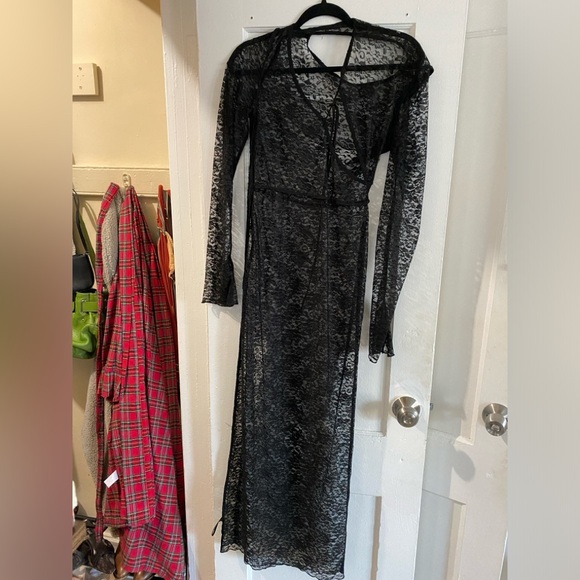 Lioness size medium dress - worn once - Picture 2 of 3